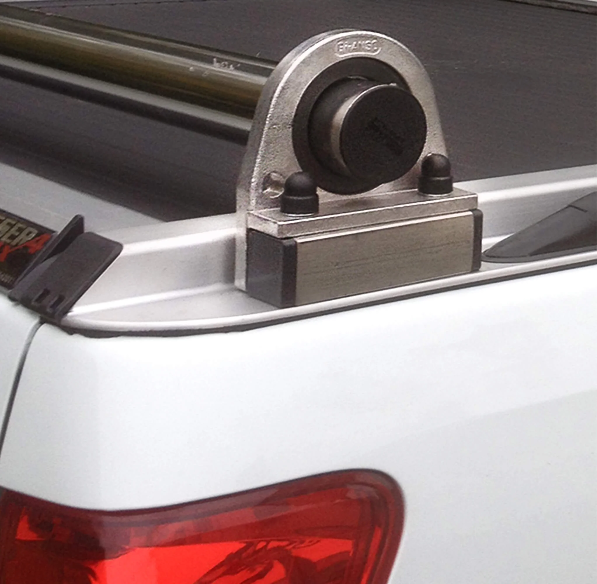 Aдаптеры для Задняя бара нагрузки Toyota Hilux (Revo) '07-2016->