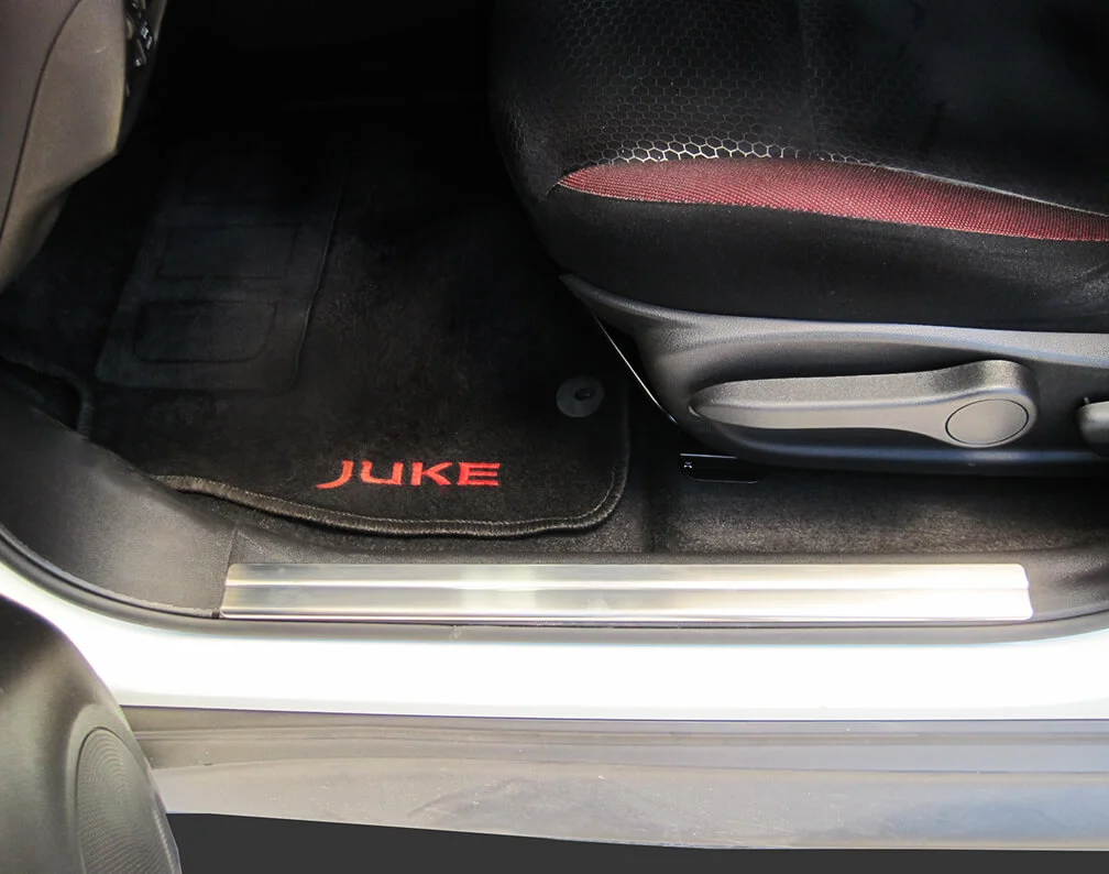 Caixilho inferior de porta em metal inoxidável Nissan Juke